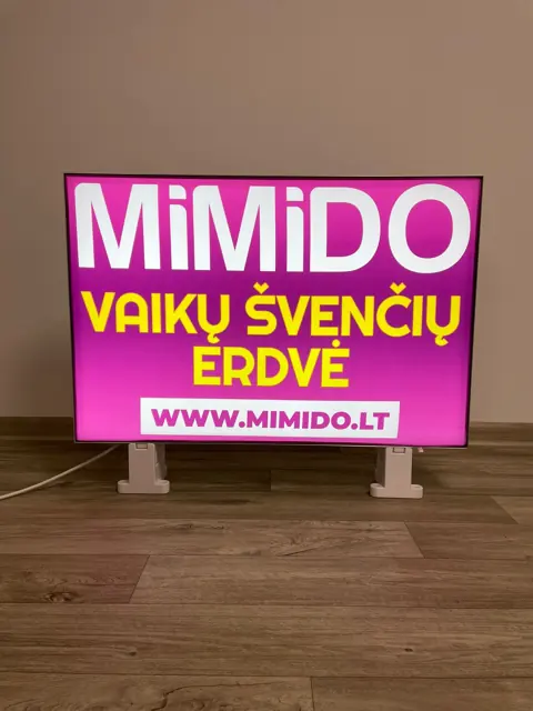 LED šviesdėžė su spausdintu vaikų švenčių erdvės logotipu